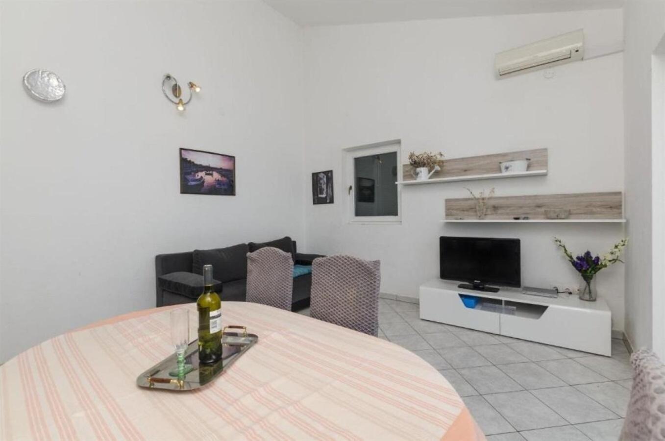 Apartments Mil - 80M From The Sea Sevid Exterior photo